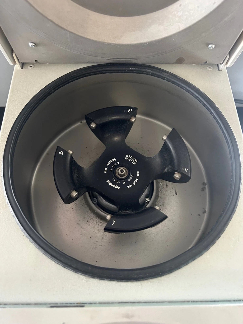 Eppendorf 5702 Centrifuge with A-4-38 Rotor