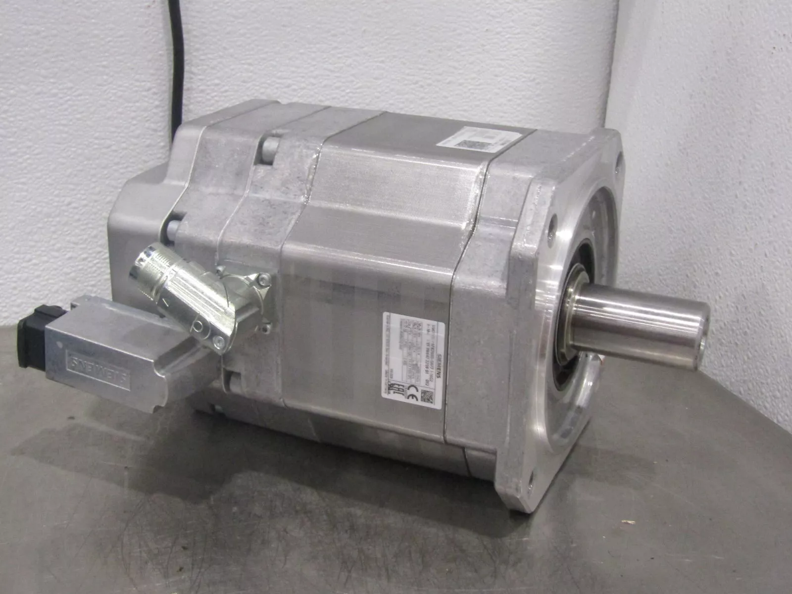 Share Siemens Servo Motor IP65, 3000 rpm, Sinamics S110/S120 - PN: 1FK7083-5AF7